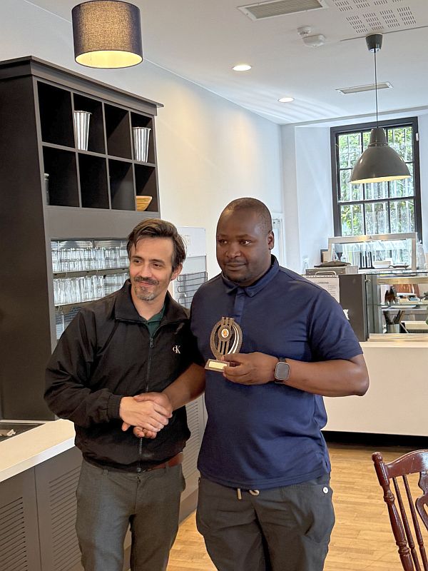 Hunt 2026 winner Hamilton Mandeya receiving his first prize trophy from Hunt museum representative Carlos